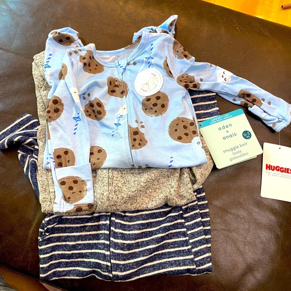Set of 3 soft baby footies new with tags